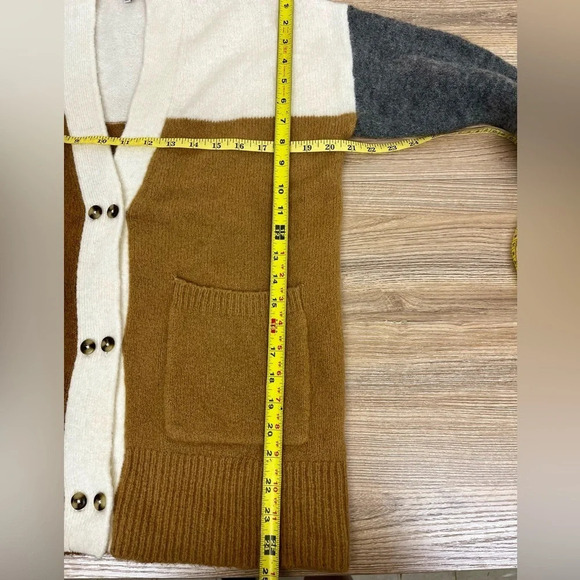 Madewell Allston Double-Button Cardigan Sweater in Colorblock - Size XXS - Picture 6 of 9